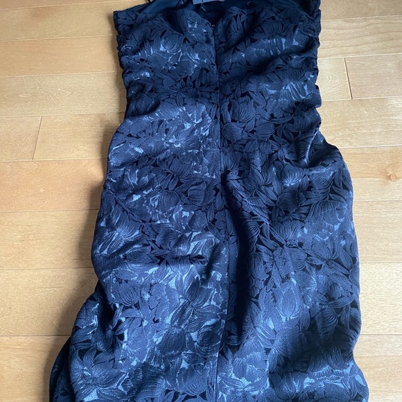 Pretty strapless cocktail dresss. Size small - Picture 3 of 4